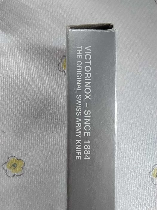 Nie uzywany, orginalny scyzoryk Victorinox