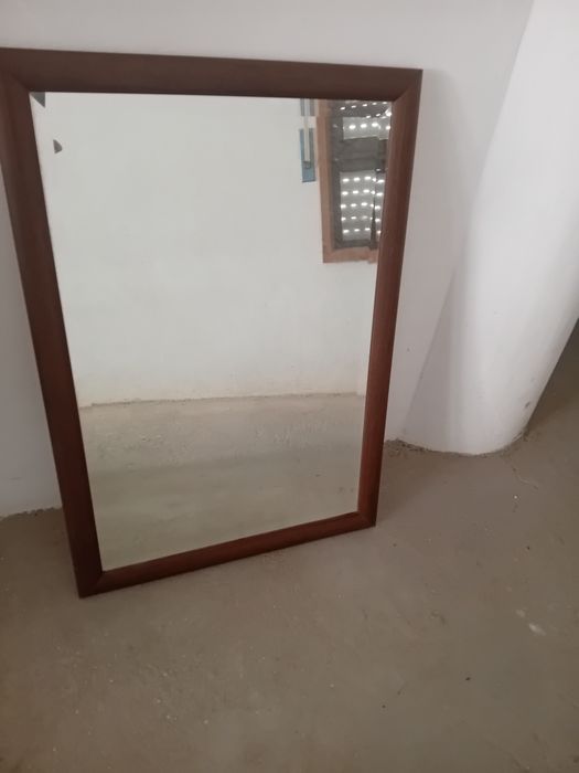 Espelho moldura de madeira