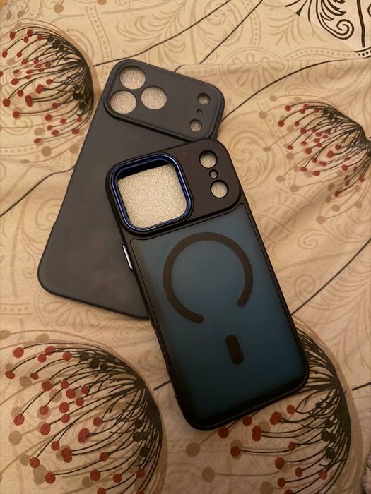 Продам 2 чохла до телефону нові не вживані до айфон 17 про мах