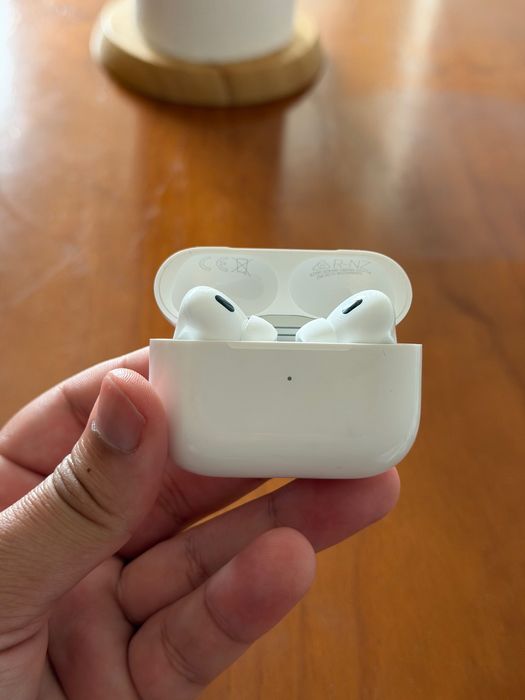 AirPods Pro 2 - Apple