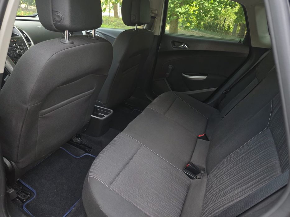 Opel Astra 2011r 1.4 benzyna 100 KM