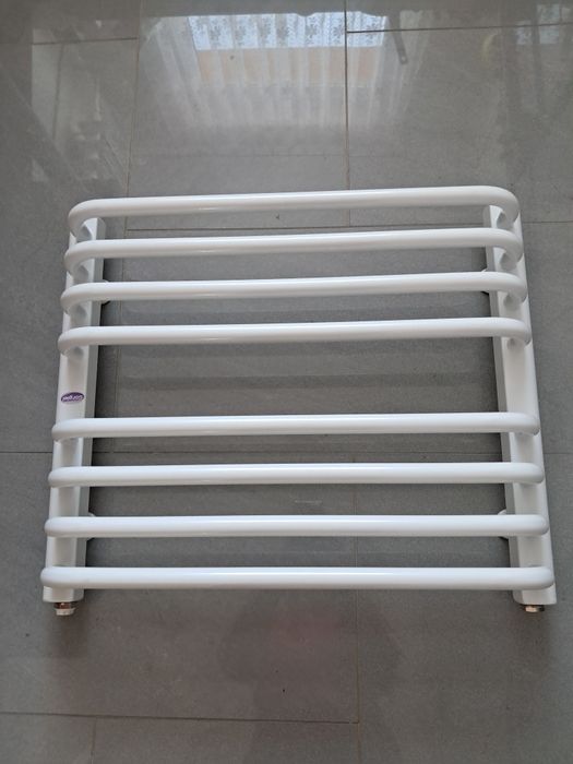 Grzejnik łazienkowy Gorgiel AE 56x46 biały, nowy