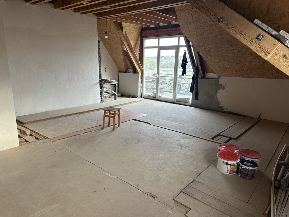 400 метрів, сховище 120 , теріторія , гараж 2 авто , 3 спальні