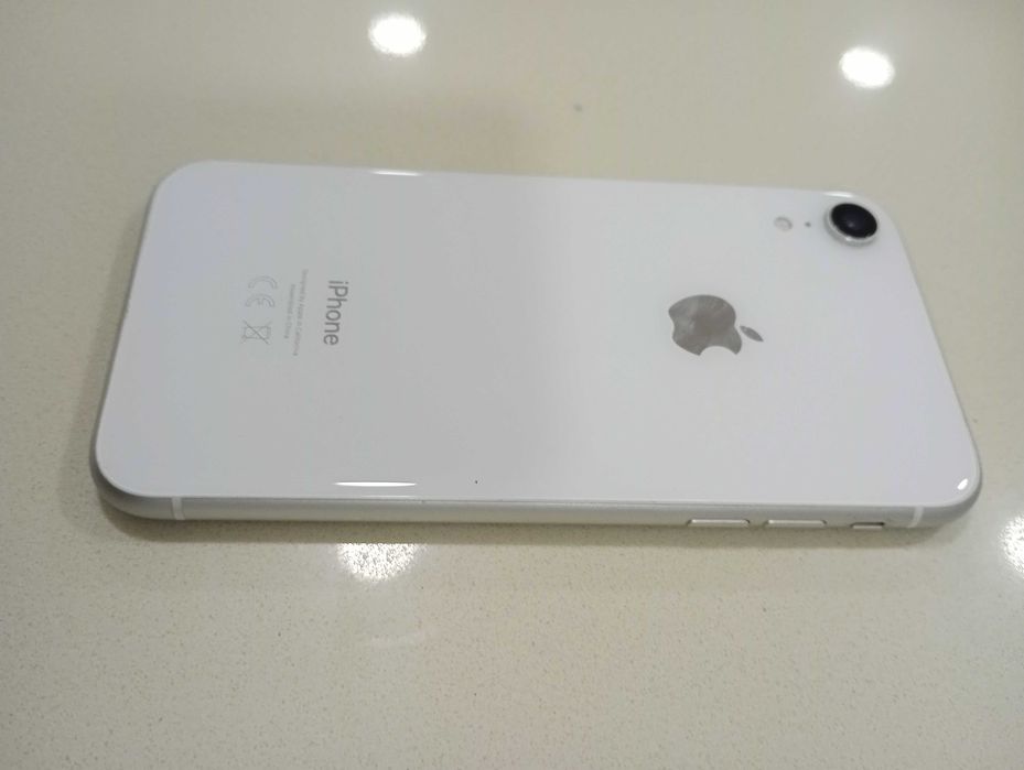 iPhone XR branco 64Gb