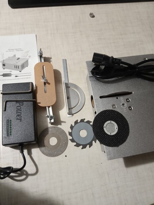 Міні настільна пила