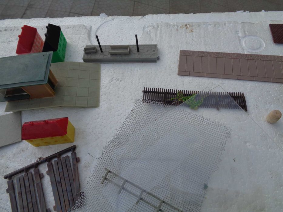 Lote de acessórios para bricolar de pista de comboio