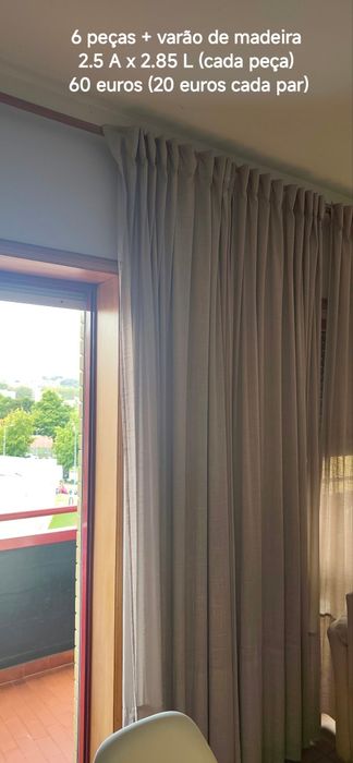 Várias peças de cortina com varão