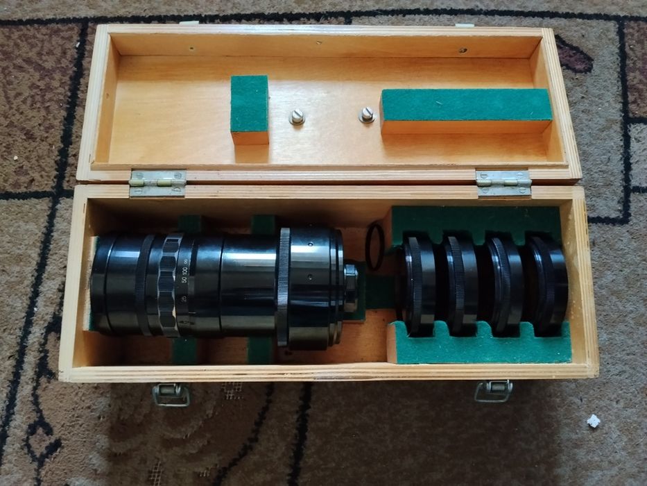 Фотооб'єктив 70 мм