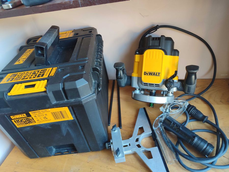 Фрезер DEWALT DWE625KT з валізою, 230 вольт