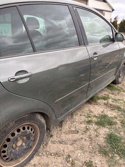 Volkswagien Golf 1,6 benzyna