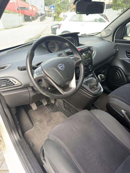 Lancia Ypslon 1.3 diesel com apenas 143.000km