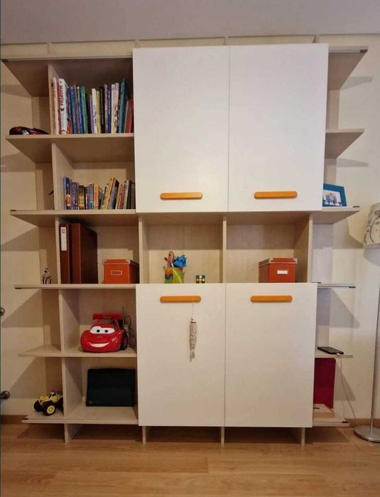 Armário estante  fixar  2,40 x 2mt  com portas de correr