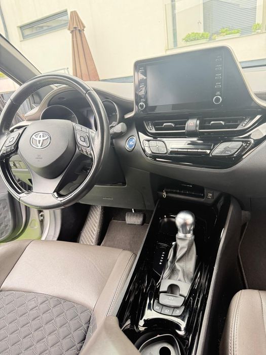 Toyota C-HR 1.8 Hybrid e a gasolina
