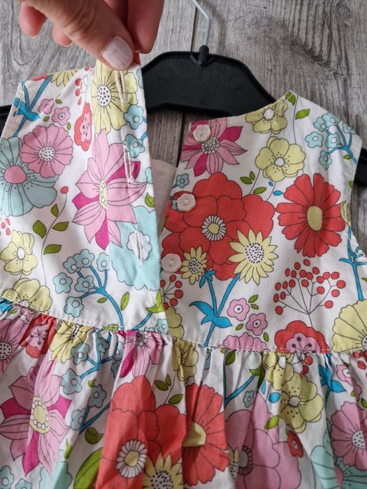 Sukieneczka niemowlęca w kwiatki H&M rozm 68