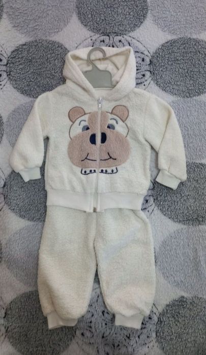 Теплі костюми для дівчинки.