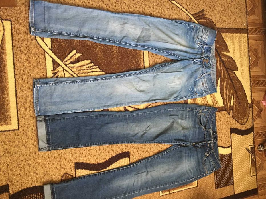 Джинсы-44 размера.