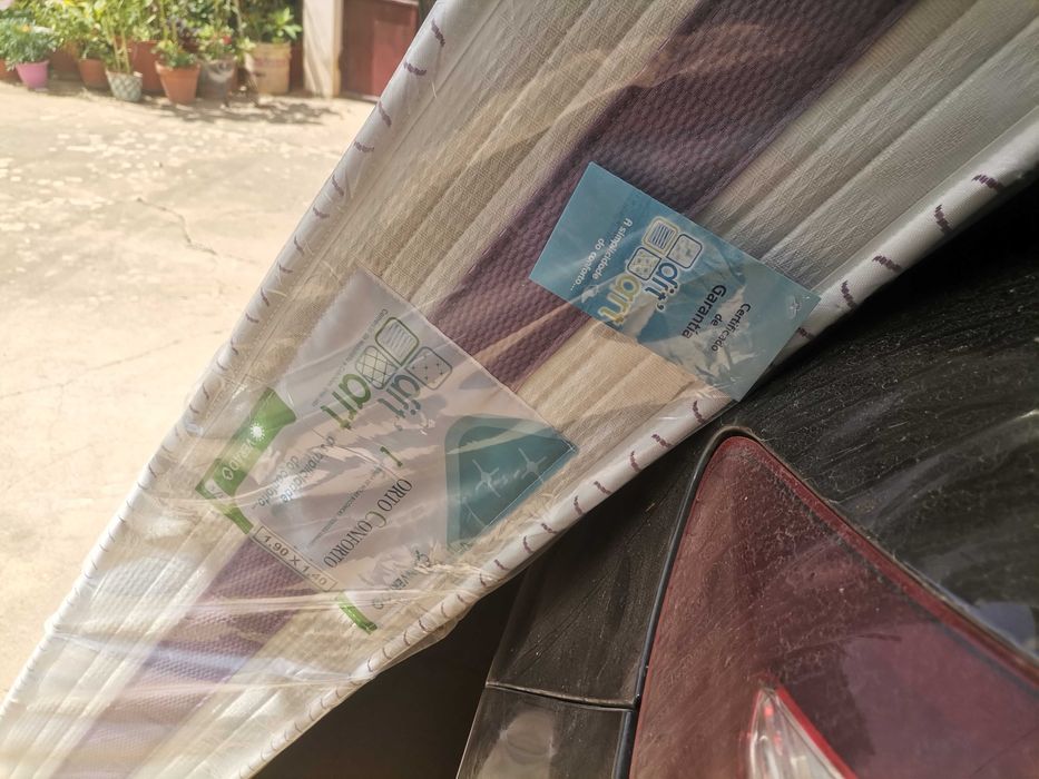 Vendo colchão 140x190 com estrato NOVOS