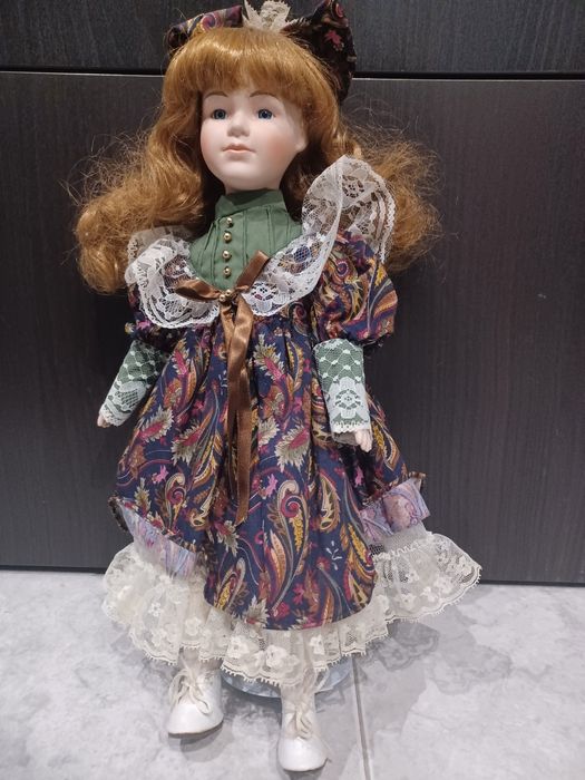 Bonecas de porcelana variadas