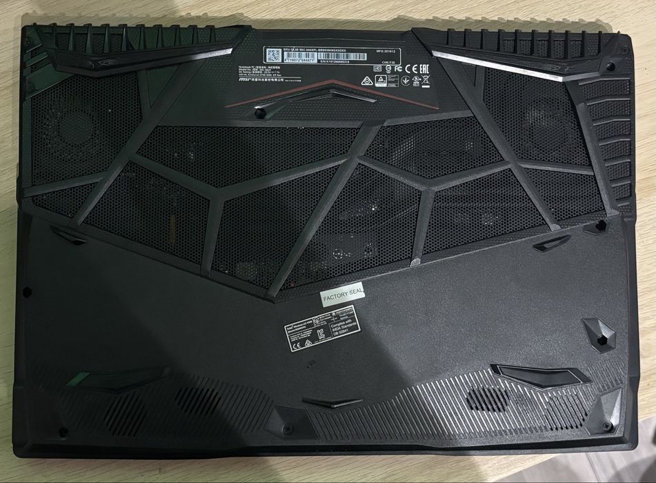 Laptop MSI GL65 95C
