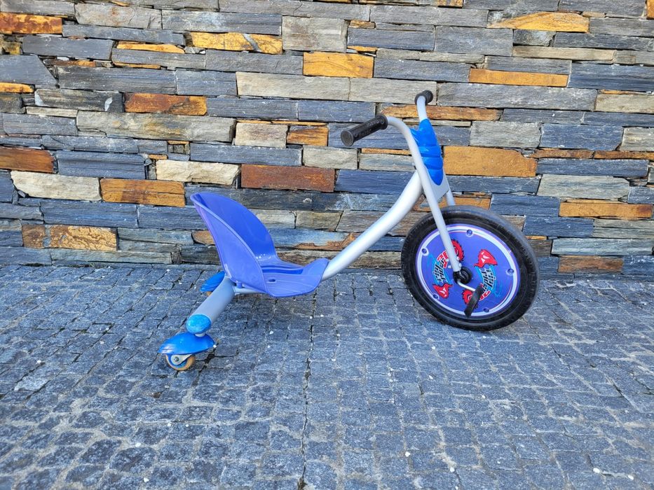 Triciclo giratório