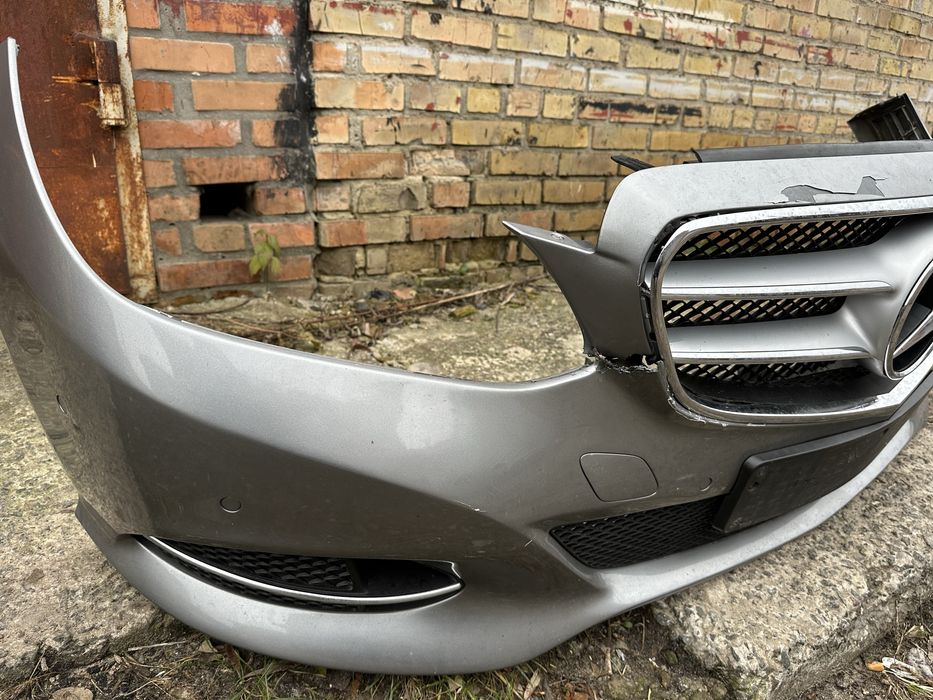 Продам передній бампер мерседес w212 рестайл в зборі 792 колір