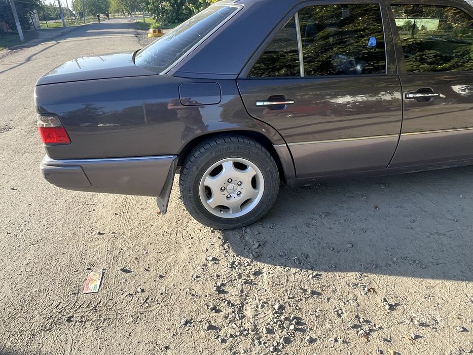 Продам 124 2.0 газ бенз 1993