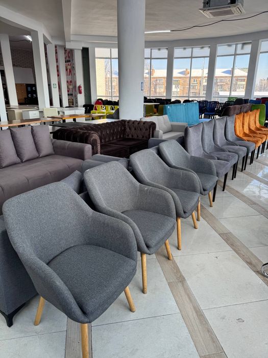 Продам мебель для офиса и кафе: диваны, стулья, кресло-мешки, столы