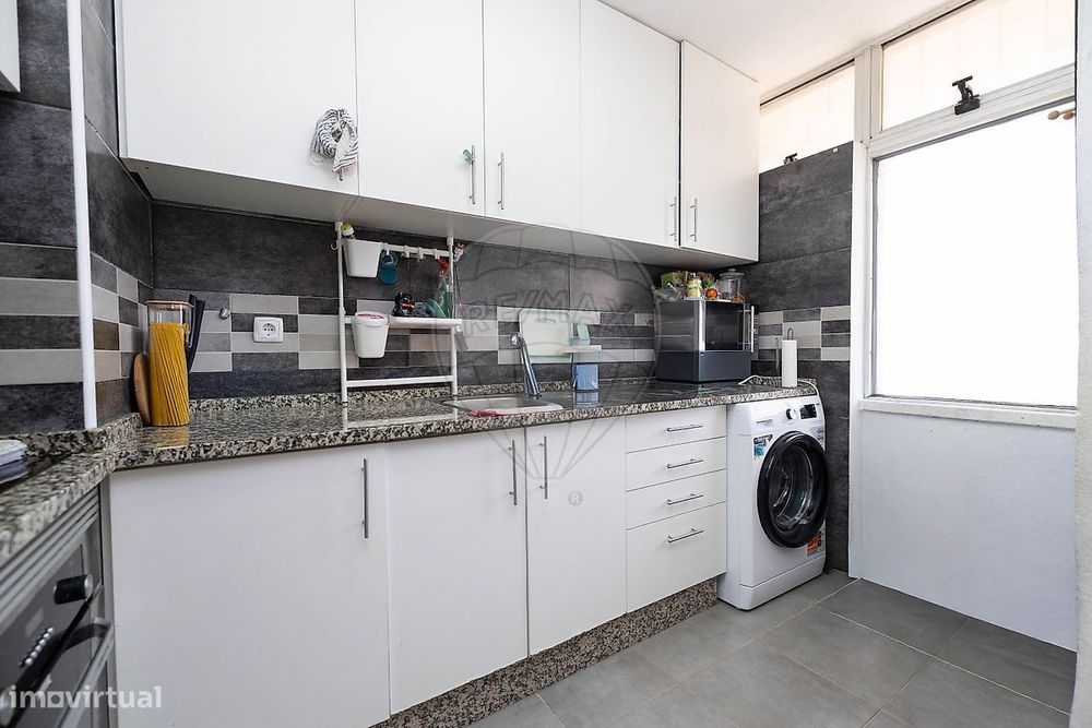 Apartamento T2 para venda — Santo António Dos Cavaleiros E Frielas, Lisboa