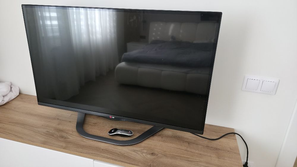 Телевізор LG 42LA660S