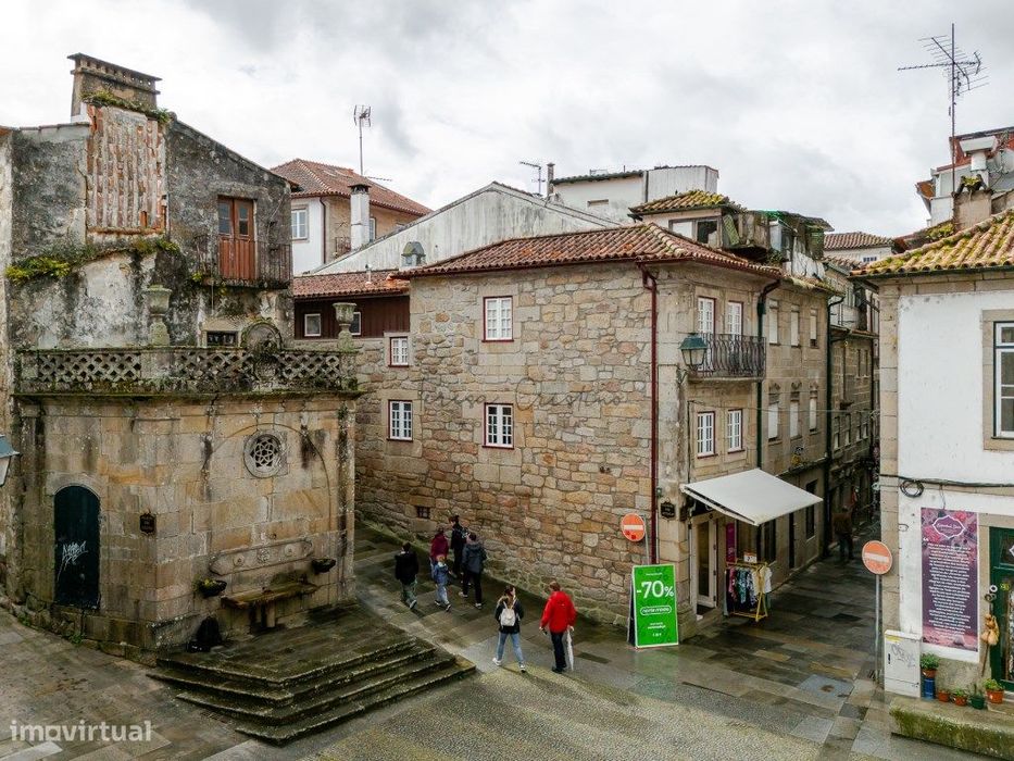 Prédio com Comércio e Habitação no Centro Histórico de Ponte de Lima