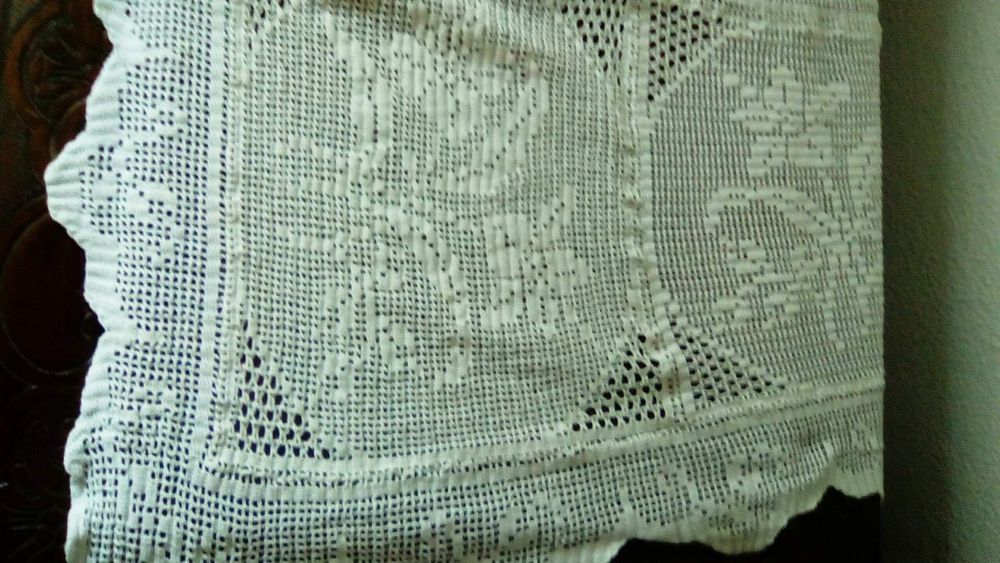 Toalha renda fina feita a mão  nunca usada