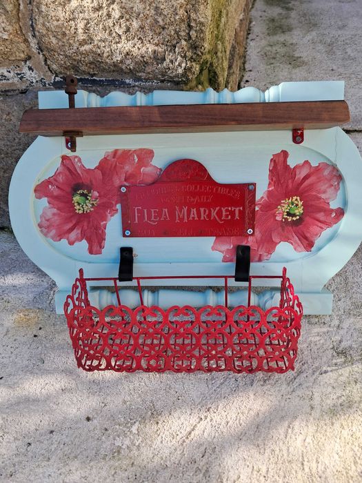 Estante recuperada com prateleira