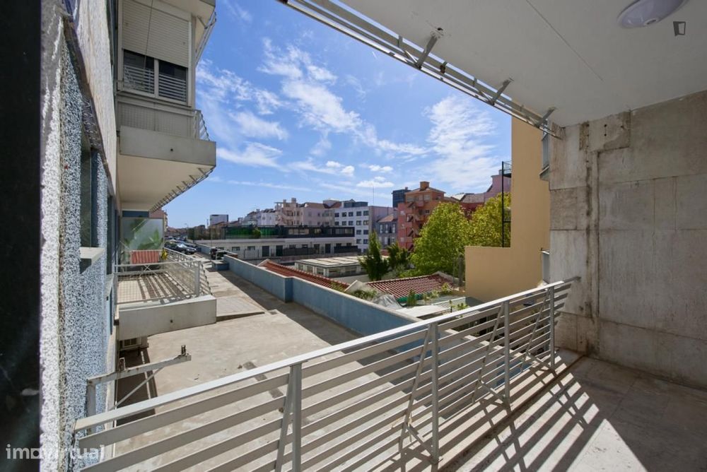 Quarto - localizado em Arroios Lisbon