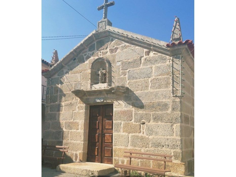 Moradia duplex espaçosa com 5 quartos e varanda - Lagoaça