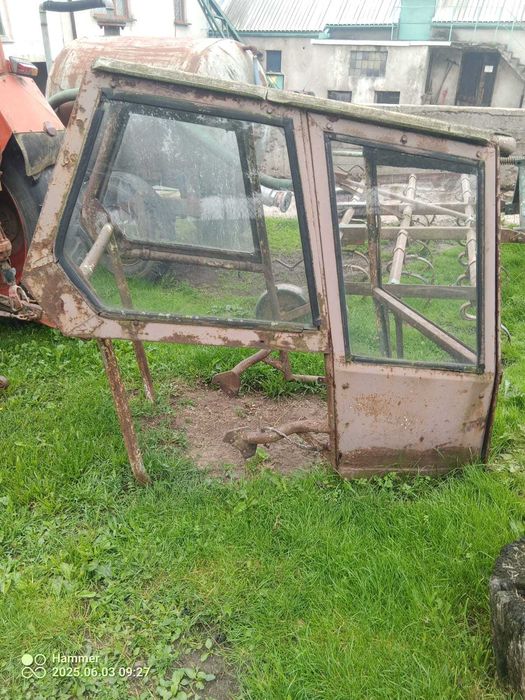Rozsiewacz RAUCH 700 , 12 m rozsiewu 600 kg ładowności kabina agregat
