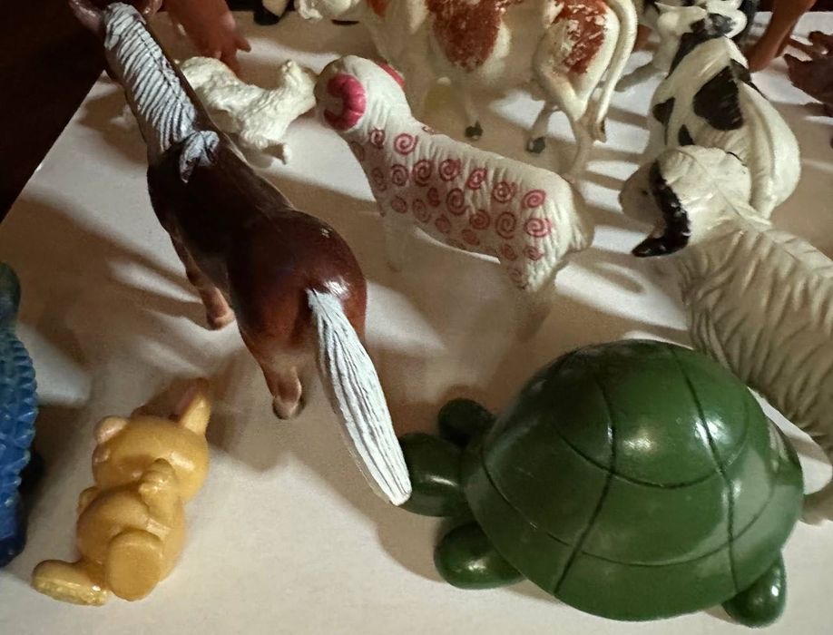 Фігурки коники , корови