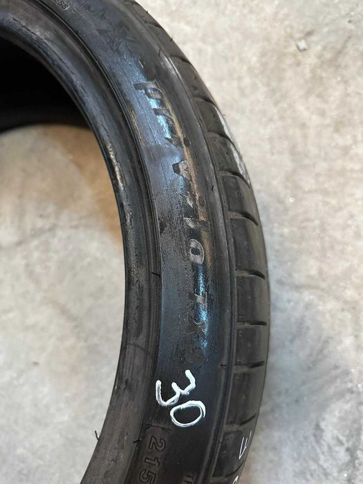 30 - Pneu trocmok 215-40 r18