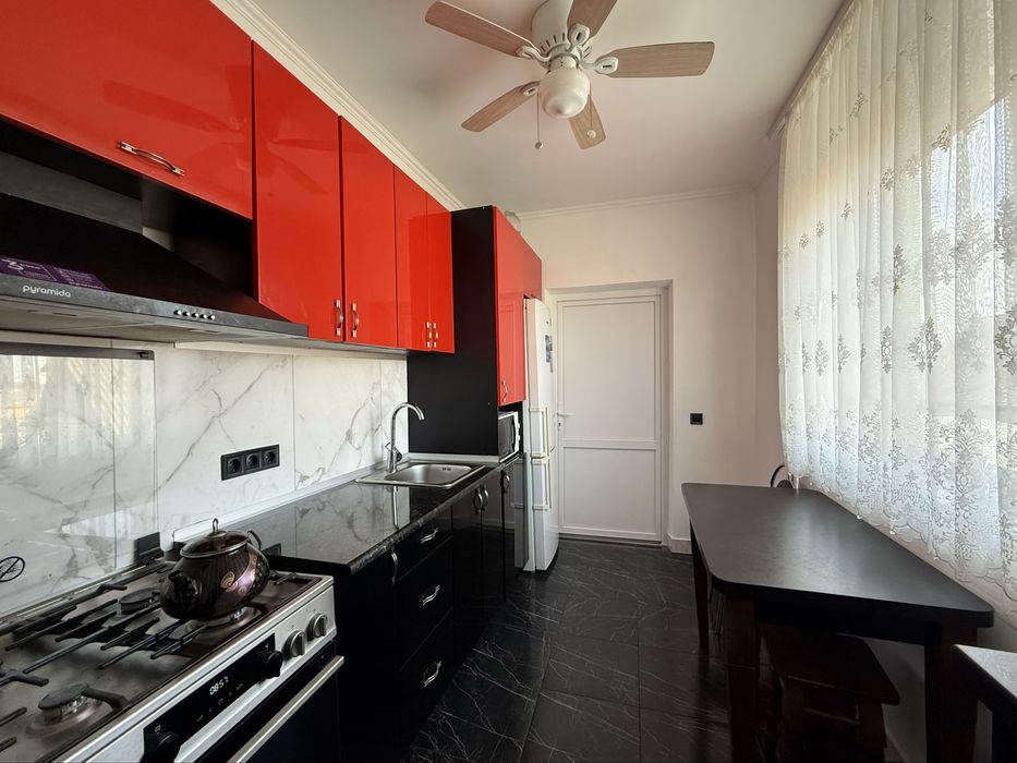 Продам житловий будинок з ділянкою в Драгомирчанах , 5хв до міста!