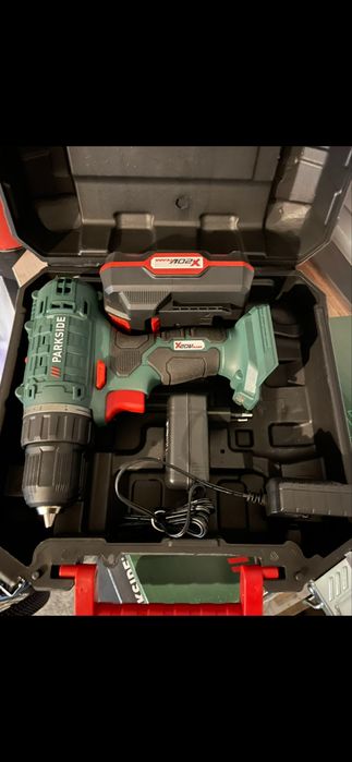 Aparafusafora 20v Parkside com carregador e bateria