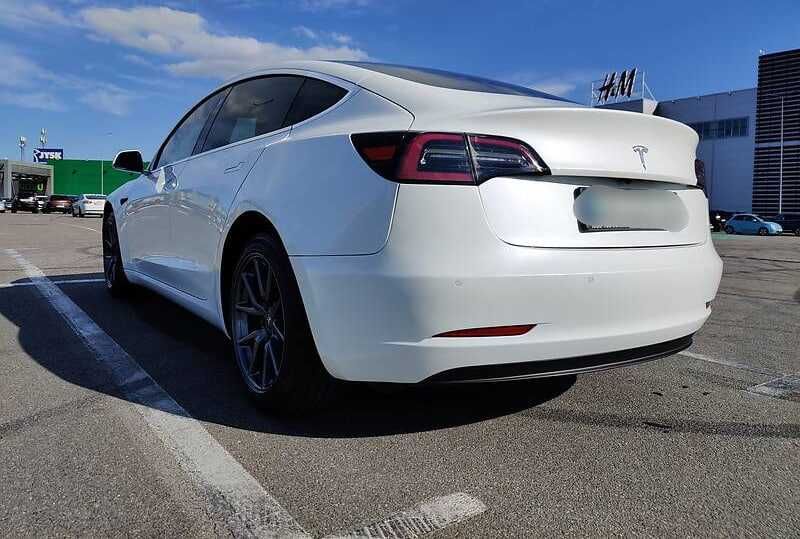 Tesla Model 3  2020