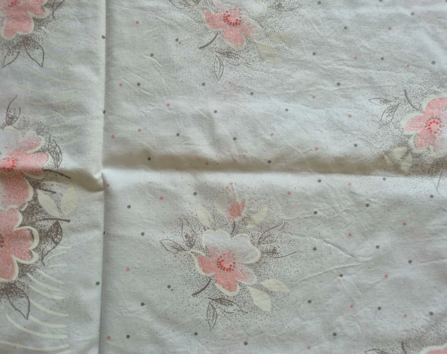 Komplet białej pościeli wzór kwiatowy PRL