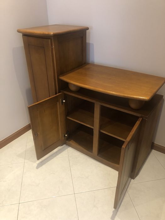 Mesa tv em madeira maciça marca cerne. Ótimo estado.