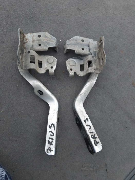 Toyota Prius Plus zawiasy maski