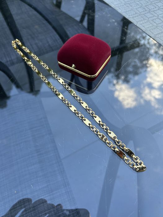 Złoty pozłacany łańcuch splot królewski blaszki cartier