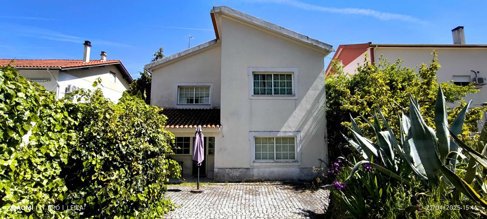 Moradia V5 no bairro dos Penedos Altos