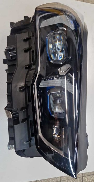 BMW G60 Reflektor prawy laser 5A798D2 lampa oryginał lekko uszkodzony