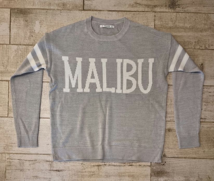 Sweter Pull&Bear z napisem Malibu