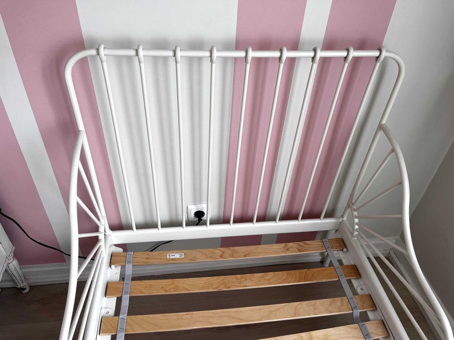 Cama Ikea MINNEN branca com estrado e sem colchão