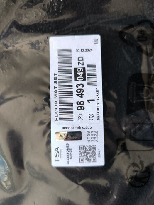 Dywaniki welurowe OEM Peugeot 2008 II hybrid