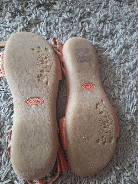 Продам шкіряні босоніжки 41 розміру